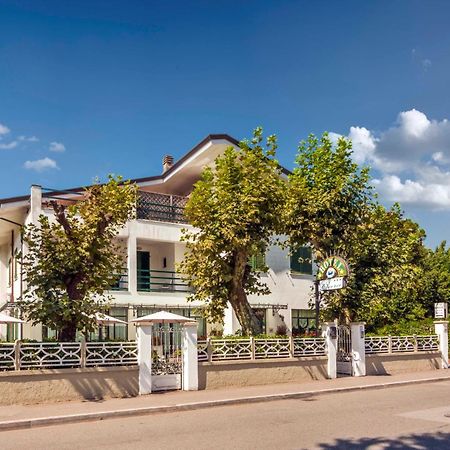 Hotel Eura Marina di Massa Exterior photo