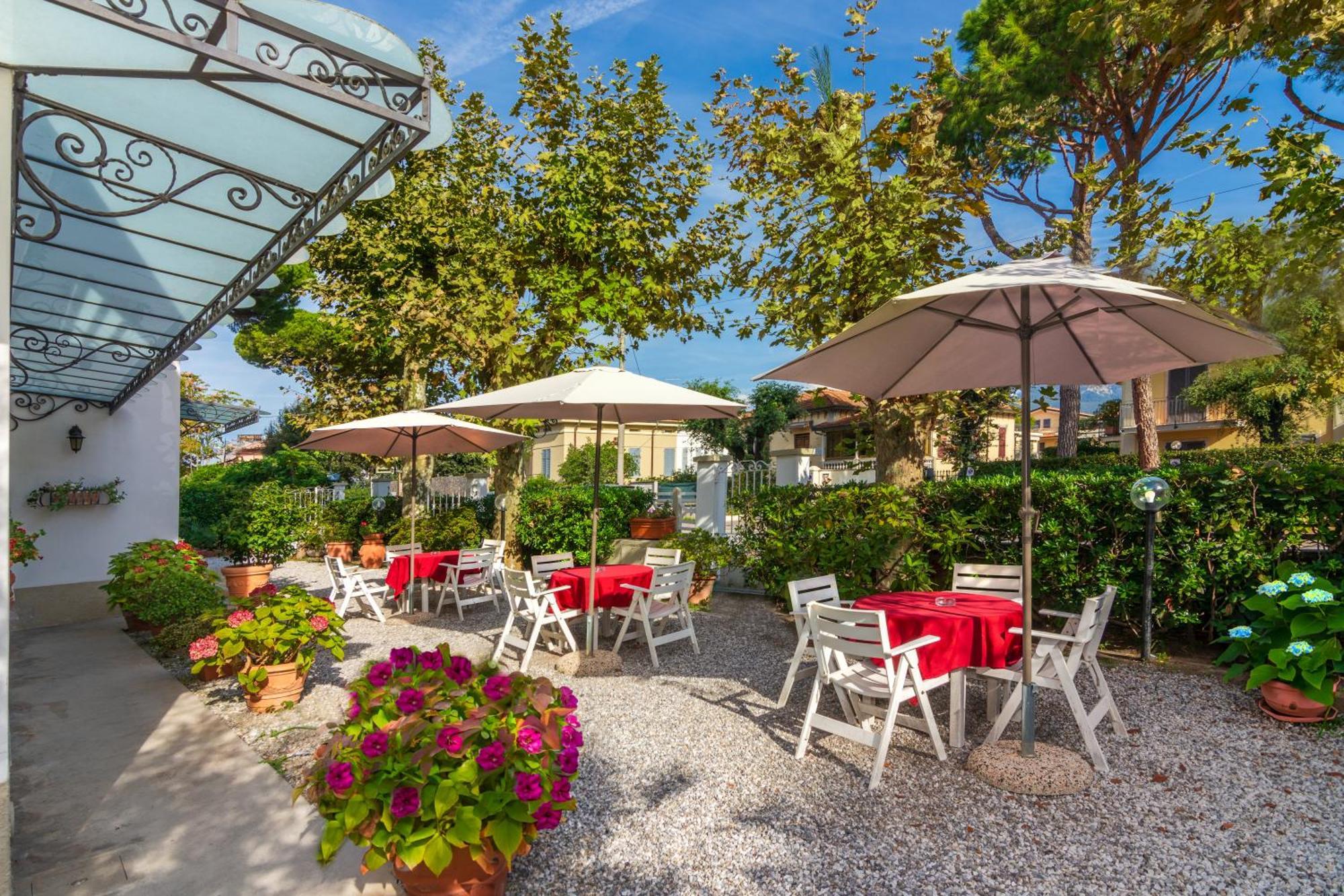 Hotel Eura Marina di Massa Exterior photo