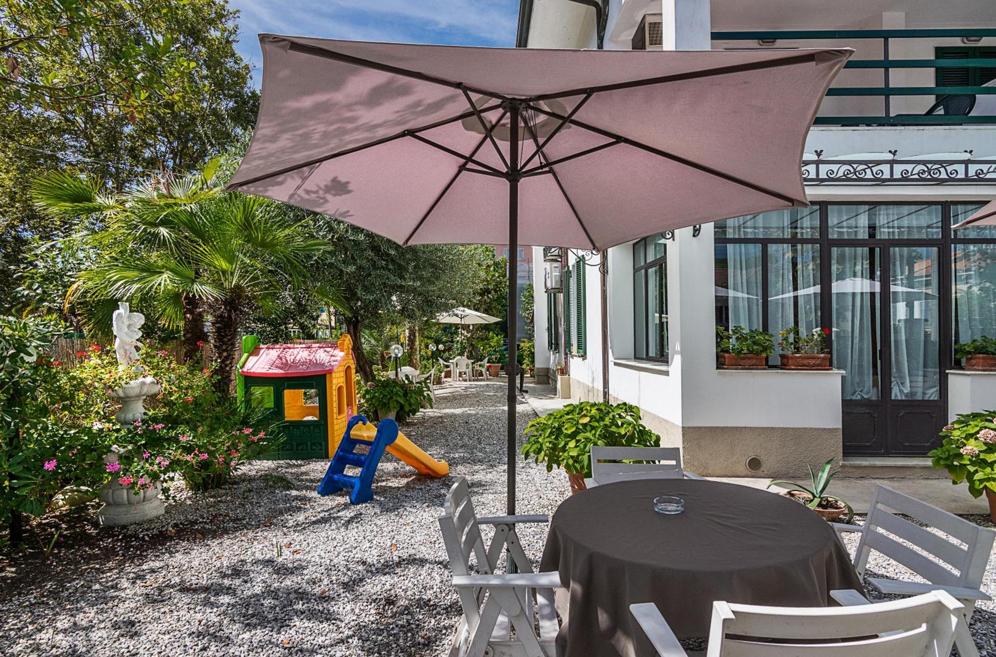 Hotel Eura Marina di Massa Exterior photo